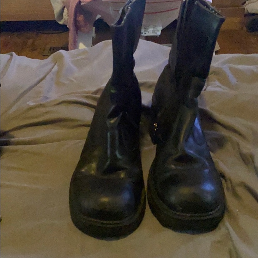 Harley Davidson boots (women).